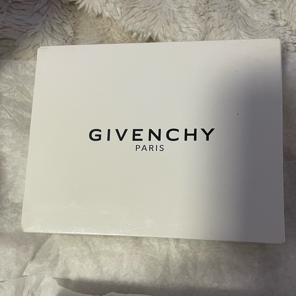 GIVENCHY BOX